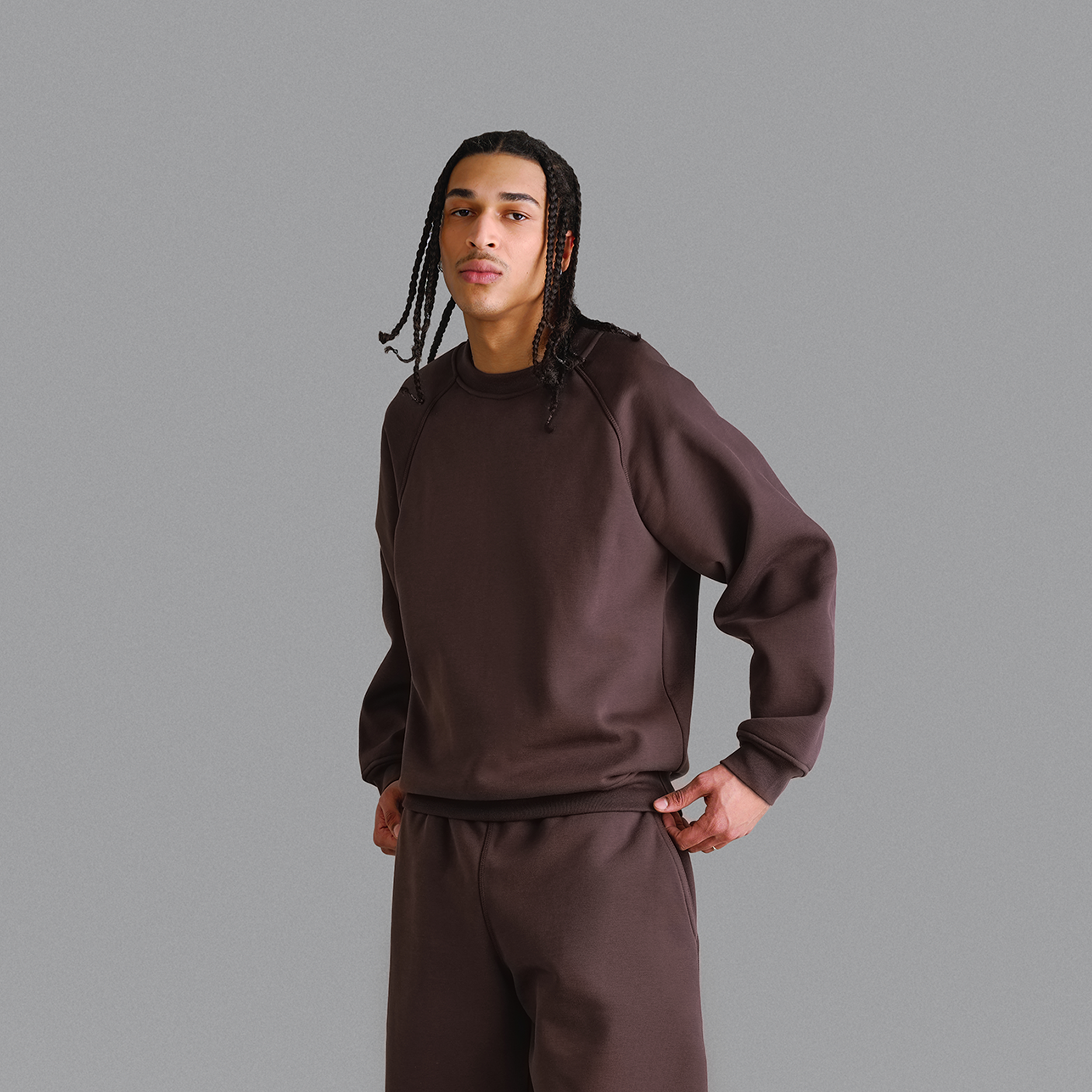 Maglia girocollo marrone moka premium da 500 g/m²